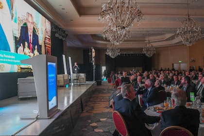 Los principales empresarios del país se congregarán hoy en el marco de un encuentro en el que se celebrarán los 20 años de la Asociación Empresaria Argentina (AEA); Alberto Fernández durante su discurso