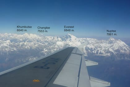 Los principales picos de la cadena Himalayas, apreciados desde un avión comercial