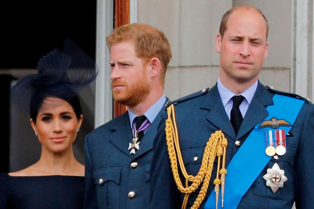 Los príncipes Harry y William salieron al cruce de la "información falsa" publicada hoy por un diario británico, en medio de un nuevo escándalo que afecta a la realeza británica
