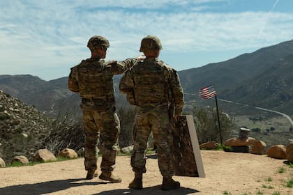 Los procesos de naturalización son distintos para los militares activos y fuera de servicio