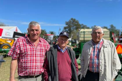 Los productores agropecuarios Eduardo Martínez; Pablo Ayala y Natalio Martínez.