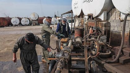 Los productores de petróleo de Oriente Medio enfrentaron desafíos significativos debido al bloqueo del estrecho de Ormuz a causa del conflicto.