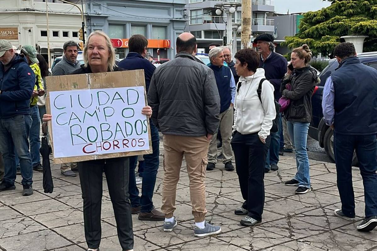 Los productores fueron hasta el Concejo Deliberante para expresar su rechazo