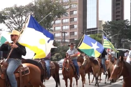 Los productores llegaron a caballo al Allianz Parque, el estadio de futbol de Palmeiras