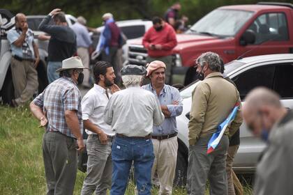 Productores fueron hasta el establecimiento para respaldar al exministro Etchevehere