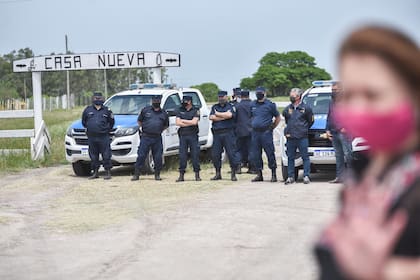 La policía custodió el acceso al campo en Santa Elena, Entre Ríos