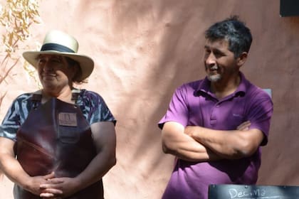 Los productores Viviana Goldstein y Julio Penros en su finca de Puerta Oeste