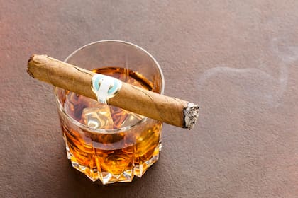 Los productos cubanos que no pueden importarse a Estados Unidos bajo ciertas circunstancias son principalmente: alcohol y tabaco
