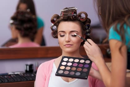 Los profesionales de belleza y bienestar se verían afectados por la disposición de la ley de Trump