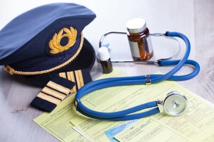 Los profesionales de la salud suelen estar dispuestos a atender emergencias en vuelo, aunque no siempre está claro el alcance de sus servicios