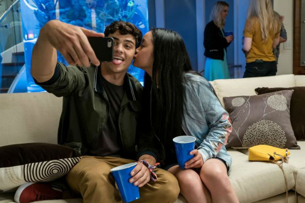 Los protagonistas de la comedia romántica, Noah Centineo y Lana Condor, dieron a conocer la noticia en un video