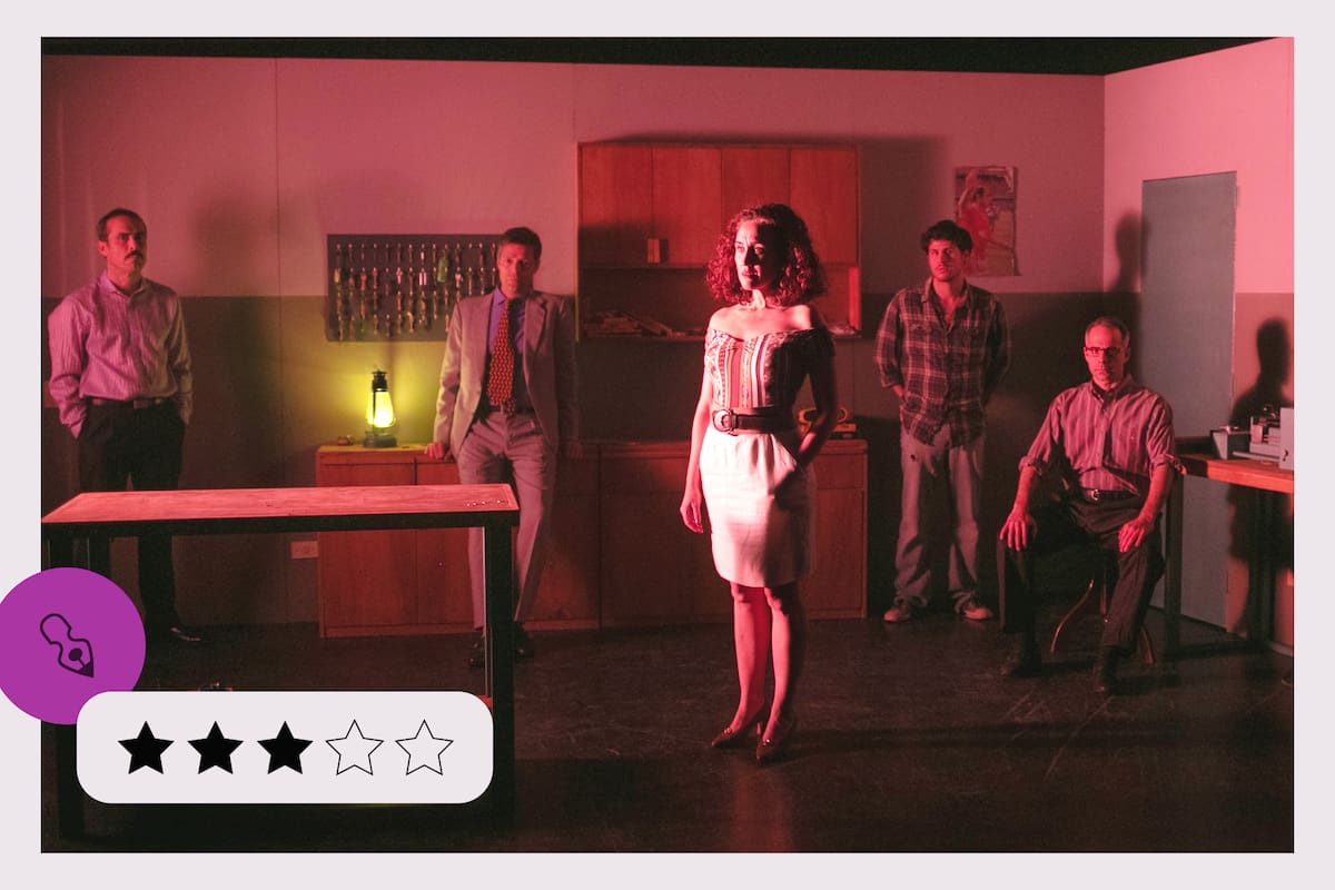 Los protagonistas de la pieza logran darle carnadura a sus personajes transmitiendo la asfixia que requiere el entramado narrativo