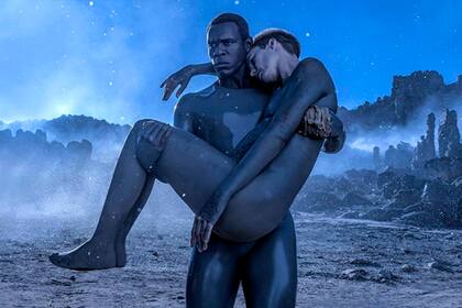 Los protagonistas de Raised by wolves pidieron que otra compañía de streaming retomara su historia