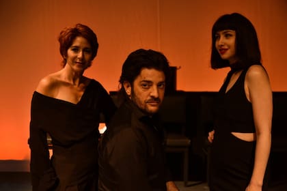 Los protagonistas, Laura Novoa, Pablo Rago y Sofía Gala Castiglione, en un triángulo amoroso altamente tóxico y cargado de violencia.
