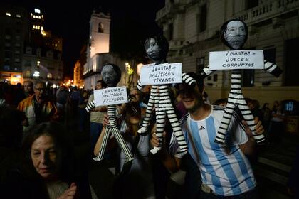 Los protestantes sostuvieron consignas contra la corrupción y la inseguridad