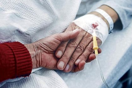 Los proyectos vigentes proponen legalizar la eutanasia y la muerte asistida