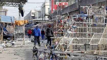 Los puestos alrededor de La Salada fueron escenario de disputas entre empresarios y barras