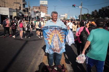 Los puestos de asistencia acompañan a los peregrinos ante necesidades de hidratación, descanso o atención sanitaria