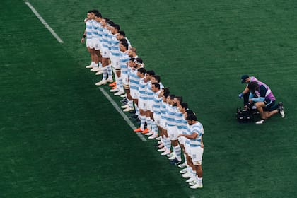 Los Pumas formados para entonar las estrofas del Himno argentino