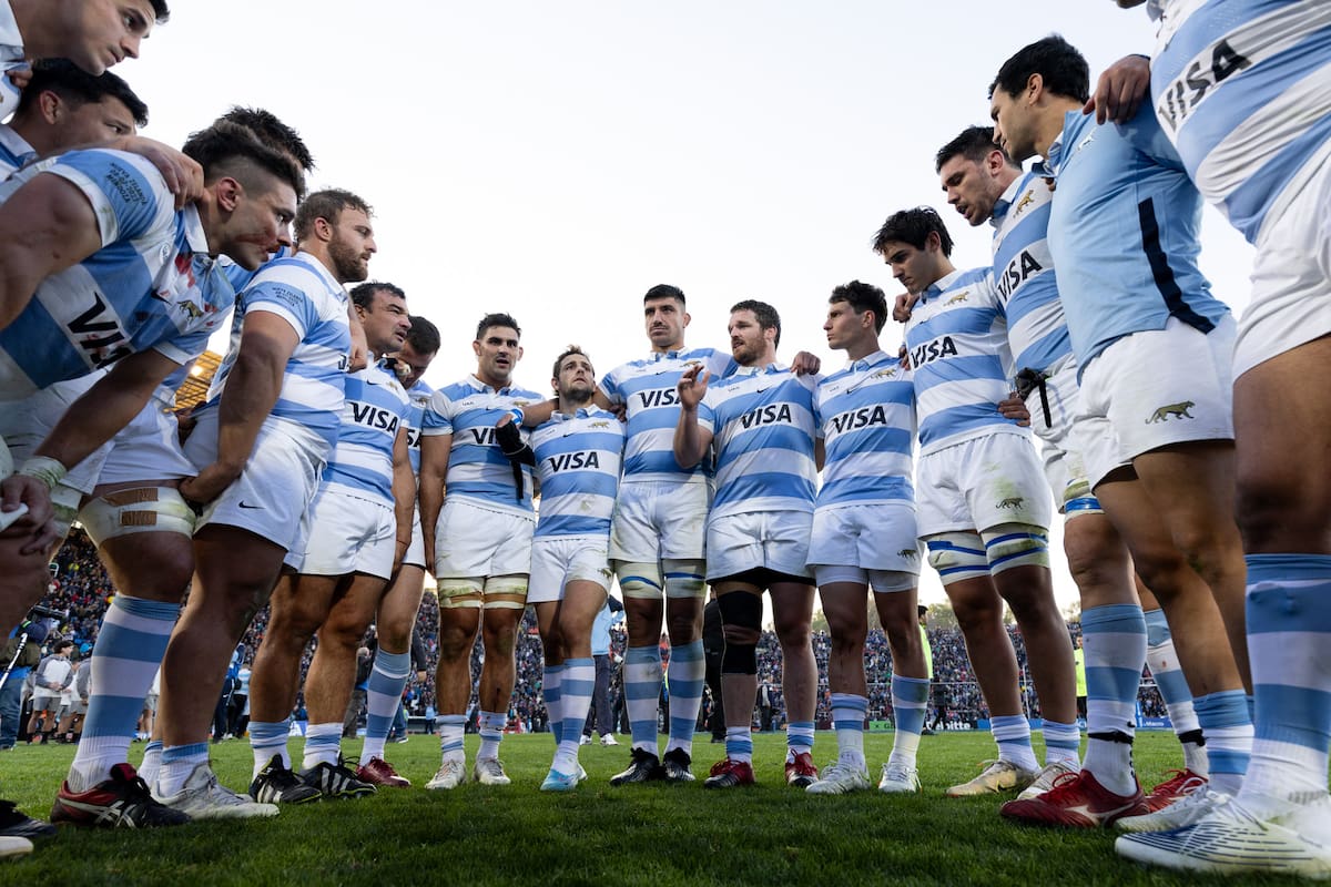 Los Pumas juegan en Francia con la ilusión de meterse en la pelea por el título mundial
