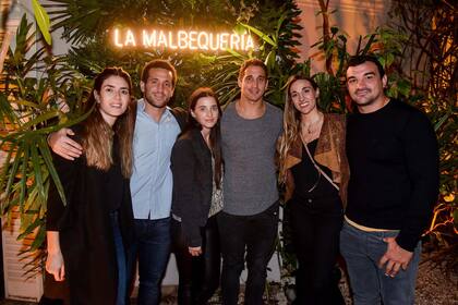 Los Pumas Santiago González Iglesias, Joaquín Tuculet, Agustín Creevy y sus parejas