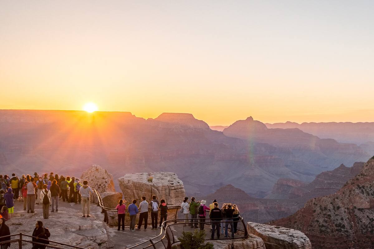 Los puntos panorámicos, como Mather Point y Pipe Creek Vista, son ideales para el amanecer o el atardecer dentro del parque