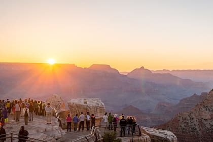 Los puntos panorámicos, como Mather Point y Pipe Creek Vista, son ideales para el amanecer o el atardecer dentro del parque