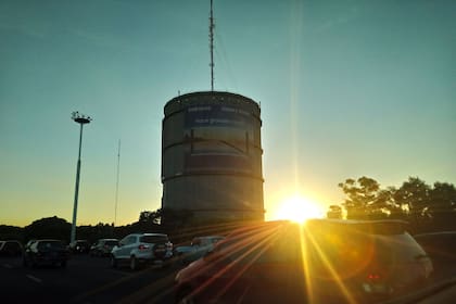 Los que pasan cerca del gasómetro de la General Paz se preguntan: ¿Qué es eso? ¿Qué hay ahí adentro?