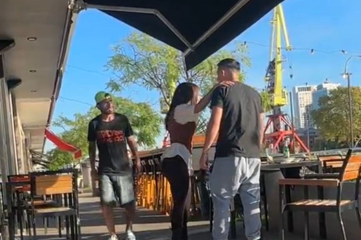 "Los que se pelean se aman": la pelea entre un vendedor ambulante y un comensal en un bar de Puerto Madero