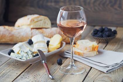 Los quesos se acompañan bien con los Sauternes franceses y los Tokaji Azú húngaros