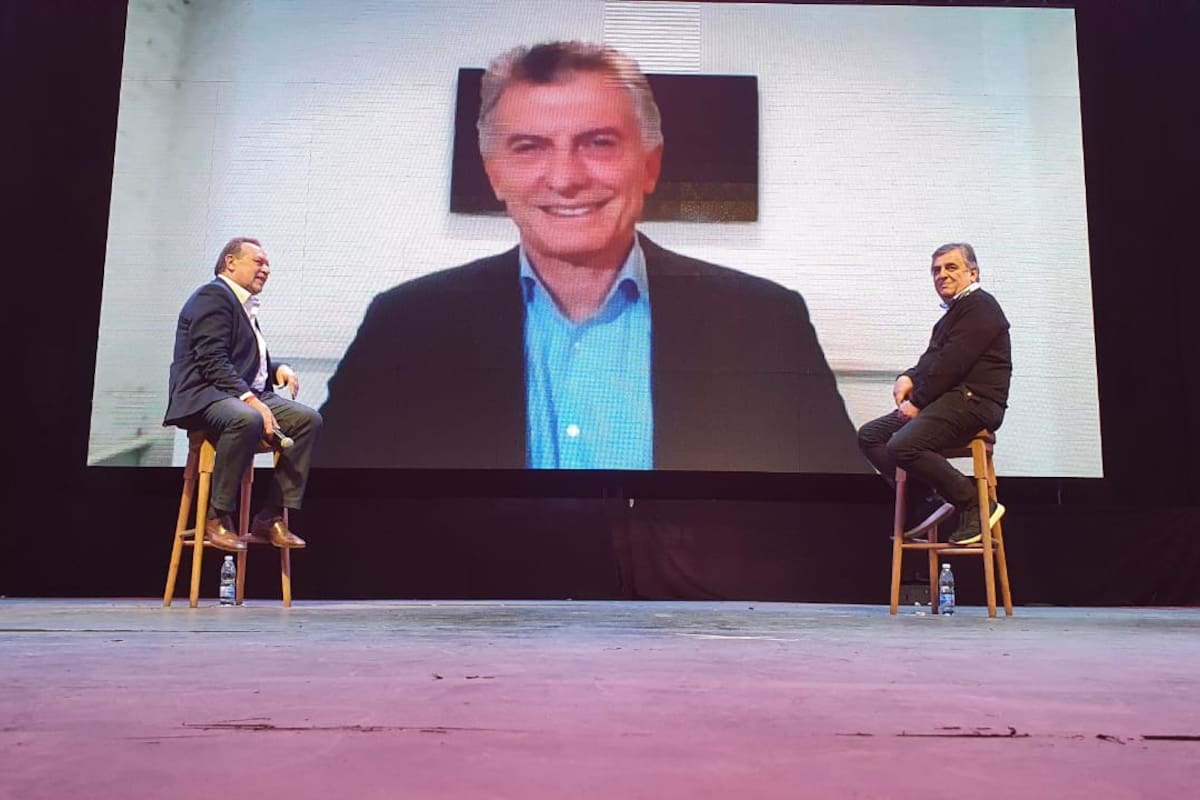 "Los quiero con locura, cordobeses", dijo Macri, que volvió a prometer su "mudanza" a la provincia