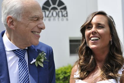 Los radiantes novios