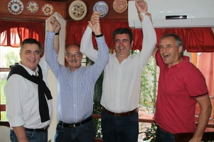 Los radicales Mario Negri y Ramón Mestre se mostraron juntos para festejar el triunfo de "Juntos por La Falda"