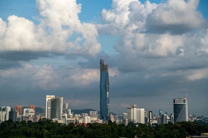Los rascacielos más altos sobresalen del resto de las construcciones en cualquier ciudad, como el Merdeka 118 en Kuala Lumpur