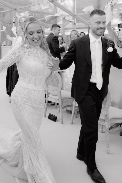 Los
recién casados en una imagen de gran felicidad