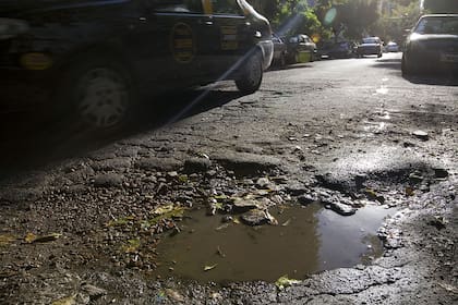Los baches y veredas rotas figuraron dentro de los reclamos más persistentes de la vía pública