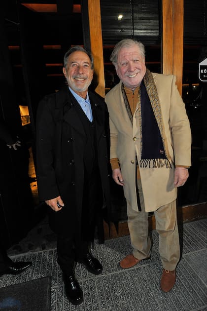 Los reconocidos actores y compañeros de elenco posaron juntos durante el festejo. Sobre el proyecto, Francella aseguró a LA NACION: “Conseguí todo este gran elenco. Quería sumarlos y ahora estoy acá, rodeado de afectos y amigos”