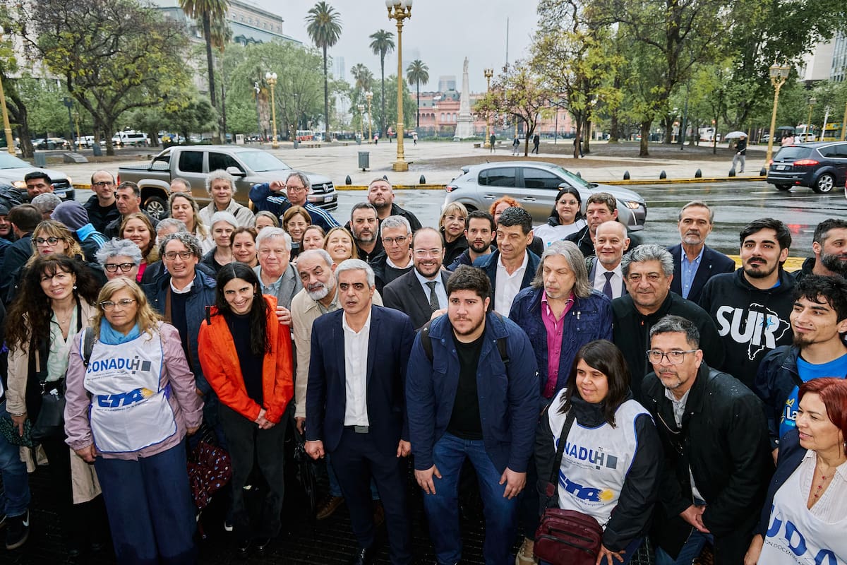 Los rectores se manifestaron en el Cabildo en la previa de la quinta marcha federal por presupuesto