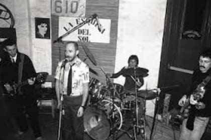 Los Redonditos de Ricota en una de sus presentaciones en La Esquina del Sol, a comienzos de los años 80