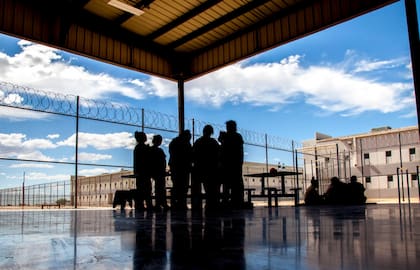 Los refugiados de países como Cuba, Ucrania y Venezuela podrían ser revocados de su estatus legal por estas políticas del republicano