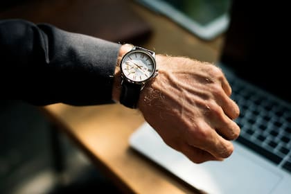 Los relojes analógicos deberán ajustarse manualmente el 2 de noviembre