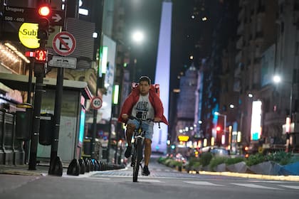 Los repartidores trabajan día y noche