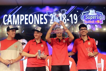 Los representantes de Estudiantes se consagraron campeones de la E Supuerliga