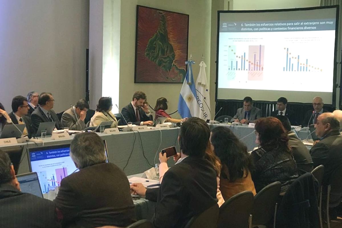 Los representantes de los distintos países, durante la firma del convenio