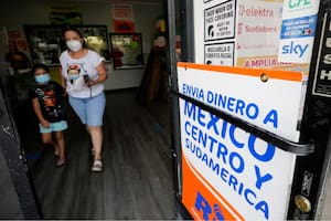 Los republicanos buscan gravar las remesas de dinero desde EE.UU..