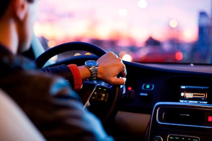 Los centros emisores de carnet de conducir pueden retomar sus actividades y agregan una nueva señal de tránsito al examen