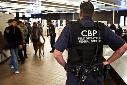 Los requisitos para cruzar la frontera México-Estados Unidos durante las fiestas de Navidad y lo que se debe saber para pasar migración sin problemas (Archivo)