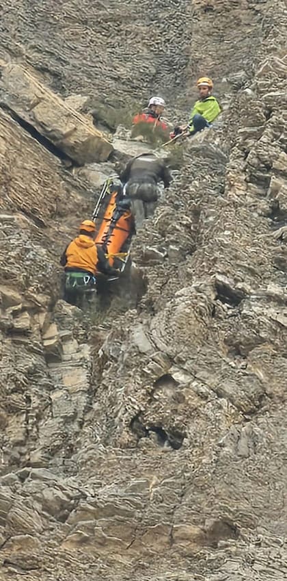 Los rescatistas bajaron el cuerpo de la turista alemana Julia Horn del cordón de la Sierra de Marquesado, en las afueras de la ciudad de San Juan