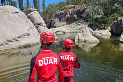 Los rescatistas encontraron los cuerpos a poca distancia el uno del otro