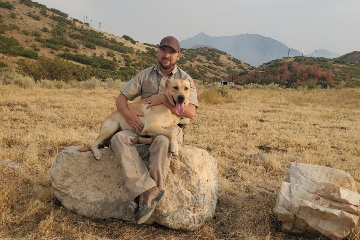 Los rescatistas localizaron a una mujer accidentada en medio de la montaña gracias a los ladridos de su perro